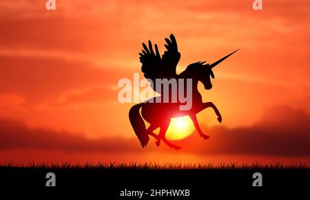 Cheval avec ailes et corne Pegasus Unicorn volant sur le ciel coucher de soleil. Banque D'Images