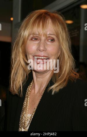 Sally Kellerman participe à la soirée d'ouverture de « Afterbirth: Kathy and Mo's Greatest Hits » au Canon Theatre de Beverly Hills, Californie, le 27 février 2004. Crédit photo : Henry McGee/MediaPunch Banque D'Images