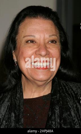 Shelley Morrison participe à la soirée d'ouverture de « Afterbirth: Kathy and Mo's Greatest Hits » au Canon Theatre de Beverly Hills, Californie, le 27 février 2004. Crédit photo : Henry McGee/MediaPunch Banque D'Images