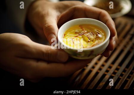 Thé au safran, champignon de la chenille chinoise Banque D'Images