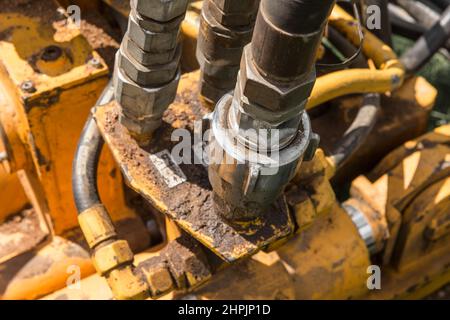 Tuyau de raccordement du système de vérin de pression hydraulique brancher l'équipement de la pompe. Banque D'Images