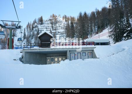 Express Rododendro télésiège, Madonna di Campiglio, Trentin-Haut-Adige, Italie Banque D'Images