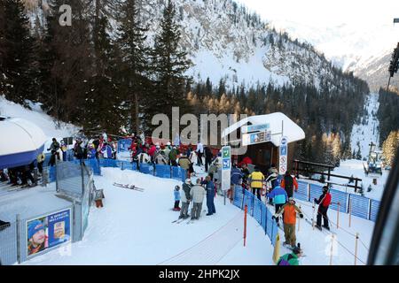 Express Rododendro télésiège, Madonna di Campiglio, Trentin-Haut-Adige, Italie Banque D'Images