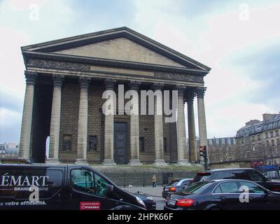 Église de la Madeleine, une église catholique occupant une position dominante dans le 8th arrondissement de Paris. Église Madeleine gloire de l'armée Napoléon. Banque D'Images