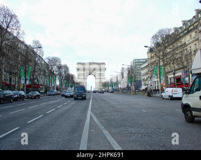 L'avenue des champs-Élysées à Paris, France. Arc de triomphe. Arc de Triomphe Paris. Arche triomphale de l'étoile à la place Charles de Gaulle. Banque D'Images