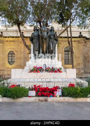 Valette, Malte - janvier 11th 2022 : le Grand Siege Monument qui est devenu un mémorial pour le journaliste assassiné Daphne Caruana Galizia. Banque D'Images