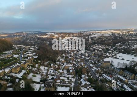 Holmfirth ; West Yorkshire ; Market Town ; Pennines ; hiver ; conditions météorologiques, conditions glissantes; verglas; givrage; blanc; Greenfield Road ; Woodhead Road ; Banque D'Images