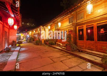 Le Shaanxi hanzhong barrage gauche ancien comté de rues la nuit Banque D'Images