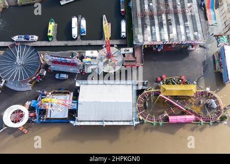 Stourport on Severn, Wyre Forest, 22 février 2022. Le parc d'expositions de Treasure Island à Stourport sur Severn est maintenant entouré par des inondations après que la rivière Severn a éclaté ses berges en raison des pluies torrentielles de la tempête Franklin. Photo par crédit : arrêter presse Media/Alamy Live News Banque D'Images