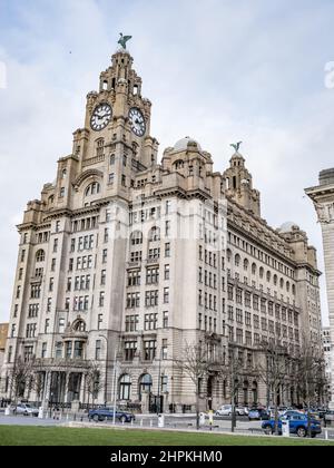 Le Royal Liver Building est un bâtiment classé de classe I à Liverpool, en Angleterre. Il est situé à Pier Head et avec le Cunard Building voisin Banque D'Images