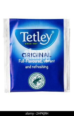 Sachet de thé Tetley original plein-aromatisé vivant et rafraîchissant teabag sac isolé sur fond blanc logo de symbole certifié Rainforest Alliance Banque D'Images