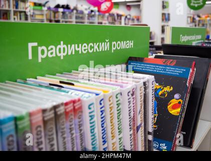 Tula, Russie - 3 janvier 2021 : étagères de roman graphique dans une librairie Banque D'Images