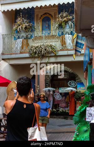 Collioure, France, (région de Perpignan), touristes de groupe, femmes, visite du village historique, scènes de rue Banque D'Images