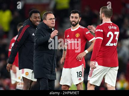 Photo du dossier datée du 15-02-2022, de Ralf Rangnick, directeur de Manchester United, Bruno Fernandes et Luke Shaw. Bruno Fernandes croit que Manchester United a « plus d'identité » sous Ralf Rangnick. Date de publication : le mardi 22 février 2022. Banque D'Images