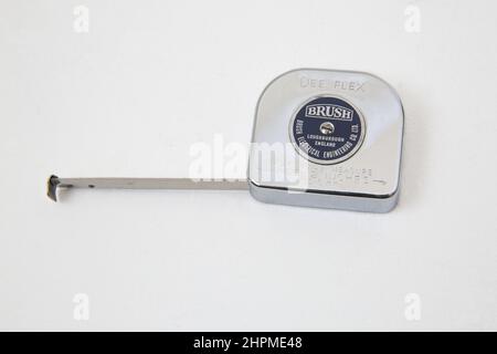 Pinceau pour mètre à ruban d'ingénierie électrique Banque D'Images