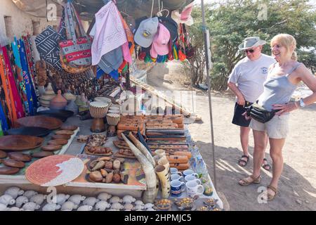 La cabine d'artisanat souvenir à Monte Curral, Espargos, Sal (IIha do Sal), República de Cabo (Cap-Vert) Banque D'Images