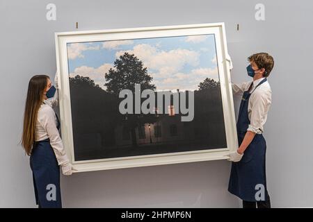 LONDRES, ROYAUME-UNI. 22nd févr. 2022. René Magritte, l'empire des lumières, 1961. Estimation de plus de 45 000 000 GBP avant la vente d'art moderne et contemporain à la maison de vente aux enchères de Sotheby. Banque D'Images