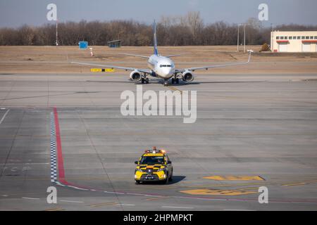 BUDAPEST, HONGRIE - 04 FÉVRIER 2022 : Ryanair Boeing 737-8AS EI-EKT Airplane à l'aéroport international de Budapest. Banque D'Images