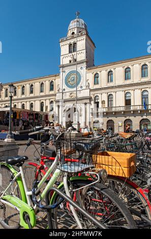 Tour d'horloge astronomique (Torre dell'Orologio) vue de Piazza dei Signori, Padoue (Padova), Italie Banque D'Images