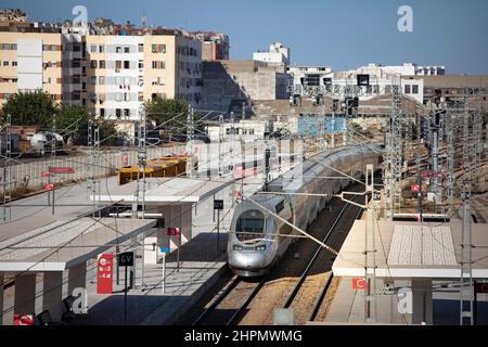 Train à grande vitesse à la gare de Casa voyageurs à Casablanca, Maroc. Banque D'Images