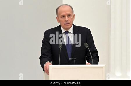 Moscou, Russie. 21st févr. 2022. Le Service fédéral de sécurité russe Alexander Bortnikov s'adresse à une réunion en face à face du conseil national de sécurité russe pour discuter de la reconnaissance des régions ukrainiennes de Donetsk et Lugansk au Grand Palais du Kremlin, le 21 février 2022 à Moscou, en Russie. Crédit: Aleksey Nikolskyi/Kremlin Pool/Alay Live News Banque D'Images