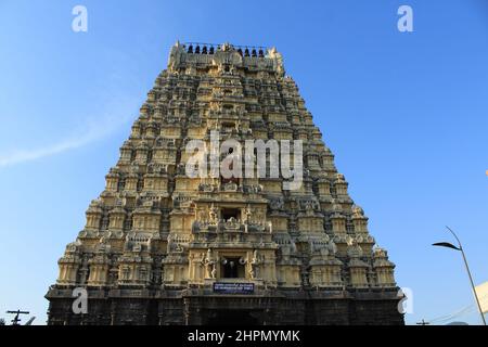 Le temple d'Ekambareswalar est un temple hindou dédié à la déité Shiva, situé dans la ville de Kanchipuram dans le Tamil Nadu. Il est significatif pour la secte hindoue de Saivism comme l'un des temples associés aux cinq éléments, le Pancha Bhoota Stalas, et plus particulièrement l'élément de la terre, ou Prithvi. Inde. Banque D'Images