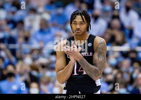 Chapel Hill, Caroline du Nord, États-Unis. 21st févr. 2022. Les Cardinals de Louisville garde Dre Davis (14) se met en marche tard dans la deuxième moitié du match de basketball de l'ACC au Dean Smith Centre de Chapel Hill, en Caroline du Nord. (Scott Kinser/Cal Sport Media). Crédit : csm/Alay Live News Banque D'Images