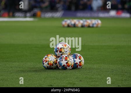 Londres, Royaume-Uni. 22nd févr. 2022. Balles de l'UEFA lors du match de la Ligue des champions de l'UEFA entre Chelsea et Lille au Stamford Bridge, Londres, Angleterre, le 22 février 2022. Photo de Ken Sparks. Utilisation éditoriale uniquement, licence requise pour une utilisation commerciale. Aucune utilisation dans les Paris, les jeux ou les publications d'un seul club/ligue/joueur. Crédit : UK Sports pics Ltd/Alay Live News Banque D'Images