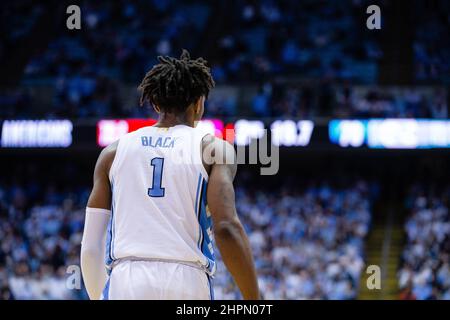 Chapel Hill, Caroline du Nord, États-Unis. 21st févr. 2022. Caroline du Nord Tar talons garde Faky Black (1) pendant la seconde moitié contre les Louisville Cardinals dans le match de basketball de l'ACC au Dean Smith Center à Chapel Hill, NC. (Scott Kinser/Cal Sport Media). Crédit : csm/Alay Live News Banque D'Images