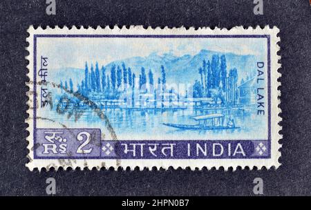 Timbre-poste annulé imprimé par l'Inde, qui montre Dal Lake, Cachemire, vers 1967. Banque D'Images