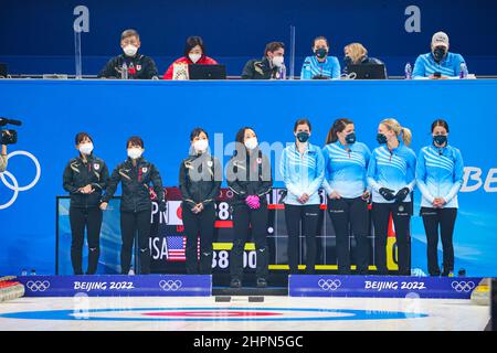(De gauche à droite) Groupe d'équipe Japon (JPN), Groupe d'équipe USA (USA), 16 FÉVRIER 2022 - Curling : rencontre ronde entre les femmes et les États-Unis durant Banque D'Images