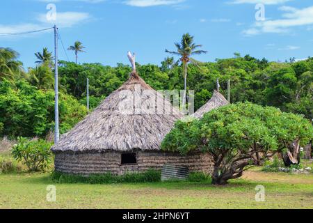 Kanak traditionnelle maisons sur l'île d'Ouvéa, Îles Loyauté, Nouvelle-Calédonie. Le Mélanésien Kanak sont les habitants de Nouvelle-Calédonie. Banque D'Images