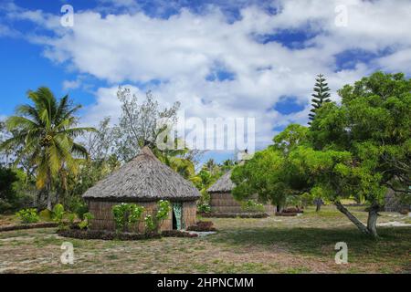 Kanak traditionnelle maisons sur l'île d'Ouvéa, Îles Loyauté, Nouvelle-Calédonie. Le Mélanésien Kanak sont les habitants de Nouvelle-Calédonie. Banque D'Images