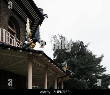 Photo détaillée des statues du dragon chinois de la Grande pagode à Kew Gardens, Londres, Royaume-Uni Banque D'Images