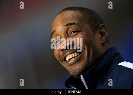 Paul Ince, directeur intérimaire de la lecture, est interviewé après le match du championnat Sky Bet au Select car Leasing Stadium, Reading. Date de la photo: Mardi 22 février 2022. Banque D'Images