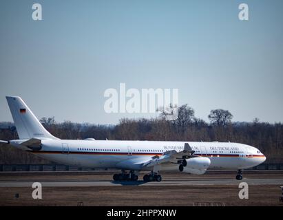 16+02 Airbus A340-313 de la Force aérienne allemande à l'aéroport de Boryspil. Cet avion est utilisé par le chancelier allemand OLAF Scholz Banque D'Images