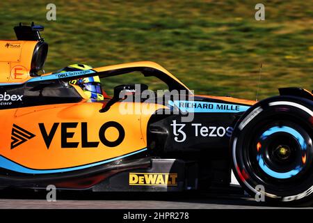 Barcelone, Espagne. 23rd févr. 2022. Barcelone, Espagne, 23.02.2022. Lando Norris (GBR) McLaren MCL36. 23.02.2022. Test de Formule 1, première journée, Barcelone, Espagne. Mercredi. Le crédit photo doit être lu : images XPB/Press Association. Banque D'Images