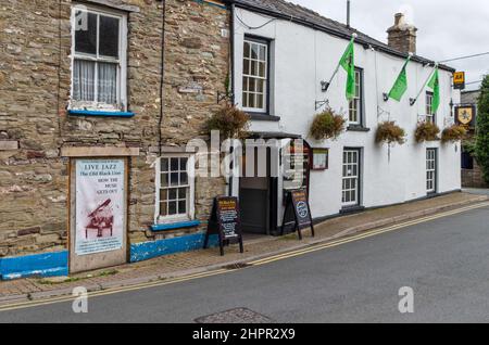 Le Old Black Lion Inn dans la ville de Hay on Wye, Powys, pays de Galles; il date du 17th siècle et c'est réputé Oliver Cromwell. Banque D'Images