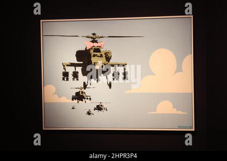Happy Choppers de Banksy, exposé lors d'un photocall pour la prochaine vente en soirée du 20th/21st siècle, l'Art du surréel, à Christie's à Londres. Parmi les points forts de la vente, citons le Triptych 1986-7 de Francis Bacon, qui devrait aller de 35m à 55m £. Date de la photo: Mercredi 23 février 2022. Banque D'Images