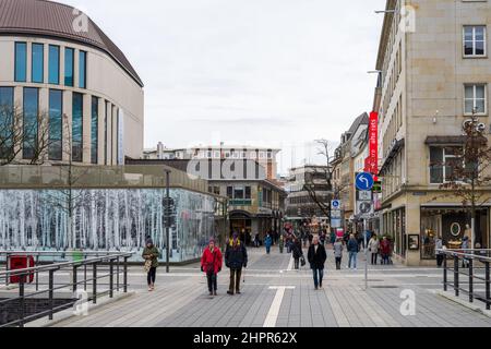 Die Kieler Innenstadt UM die Holstenstraße im Jan 2022 wegen der Corona-Vorschriften nur wenig frequenert Banque D'Images