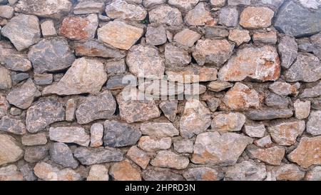 Mur en pierre. Un vieux mur en pierre fait main. Vue avant. Banque D'Images