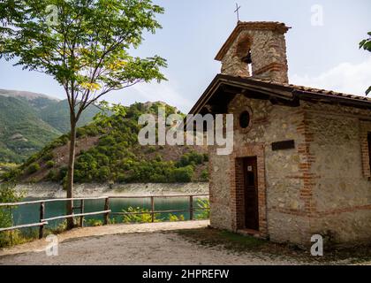 Italie, Latium, Castel di Tora près du lac Turano Banque D'Images
