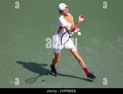 Dubaï, Émirats arabes Unis, 23. Fév. 2022. Jannik, joueur de tennis italien, est en action lors du tournoi des Championnats de tennis duty Free de Dubaï au stade de tennis duty Free de Dubaï, le mercredi 23February 2022., © Juergen Hasenkopf / Alamy Live News Banque D'Images