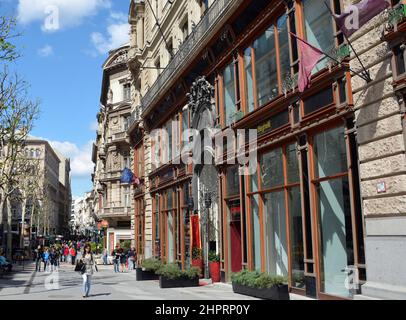 Personnes marchant sur la rue Vaci Utca à Budapest, Hongrie. Banque D'Images