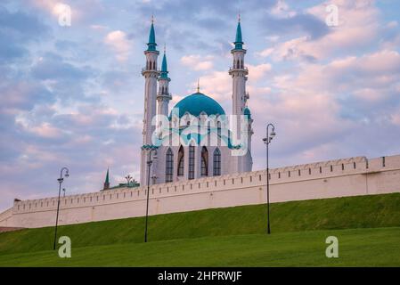 Mosquée Kul-Sharif au Kremlin de Kazan en avril soir. Kazan, Russie Banque D'Images