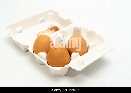 Il est fait en rôtisant les oeufs dans leurs coquilles pendant longtemps à haute chaleur. Les blancs sont de couleur brune et ont une texture plus chewier que les œufs durs. T Banque D'Images