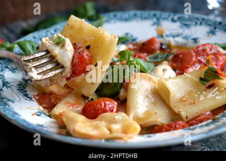 Burrata avec pâtes sauce tomate et basilic photo Janerik Henriksson / TT code 10010 Banque D'Images