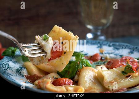 Burrata avec pâtes sauce tomate et basilic photo Janerik Henriksson / TT code 10010 Banque D'Images