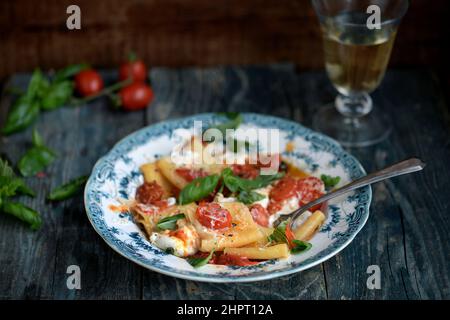 Burrata avec pâtes sauce tomate et basilic photo Janerik Henriksson / TT code 10010 Banque D'Images