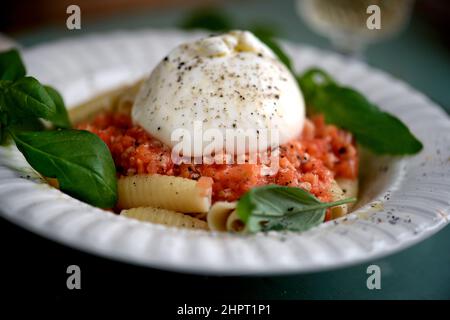 Burrata avec pâtes sauce tomate et basilic photo Janerik Henriksson / TT code 10010 Banque D'Images